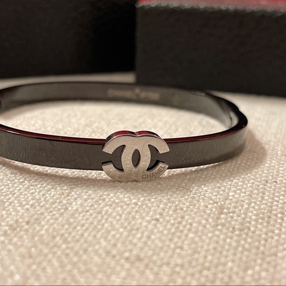 CC bracelet Available in silver logo bracelet - Picture 3 of 7
